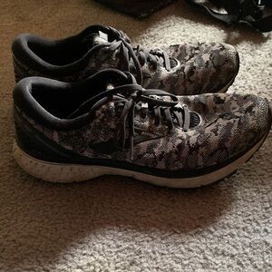 Brooks men’s  Gray Camouflage Athletic Shoes